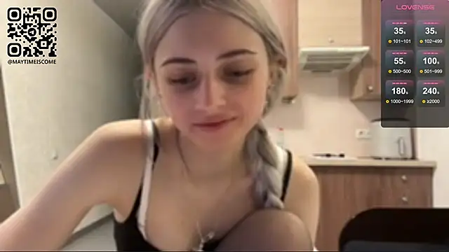 Snapshot of AidaGloshen chatting on 05.25.26 AidaGloshen online show from 05.25.26