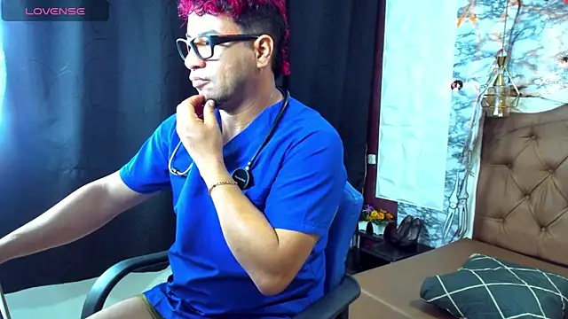 Snapshot of Steven_Thosom chatting on 10.27.25 Steven Thosom online show from 10.27.25