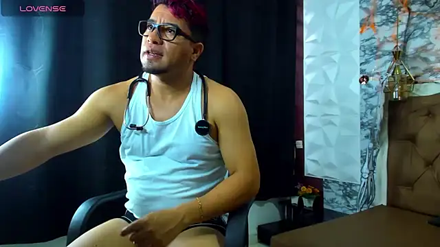 Snapshot of Steven_Thosom chatting on 10.28.25 Steven Thosom online show from 10.28.25