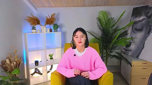 AdriaMaille online show from 10.28.25