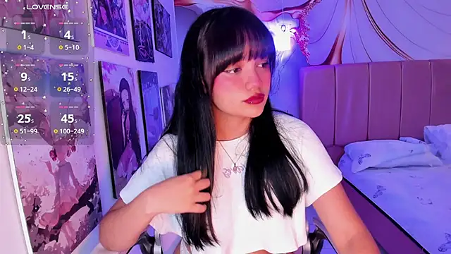 Snapshot of BellaGreen1 chatting on 10.27.25 BellaGreen1 online show from 10.27.25