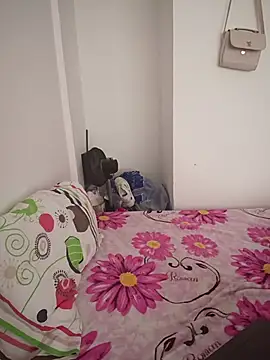 YeseniaRodriguez3 online show from 12.17.25