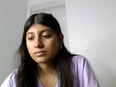 YeseniaRodriguez3 online show from 02.12.26