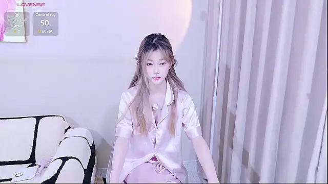 Snapshot of xiaoxi---n chatting on 11.12.25 xiaoxi---n online show from 11.12.25