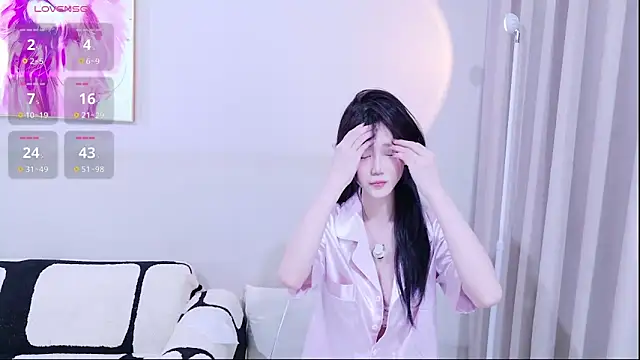 Snapshot of xiaoxi---n chatting on 11.18.25 xiaoxi---n online show from 11.18.25