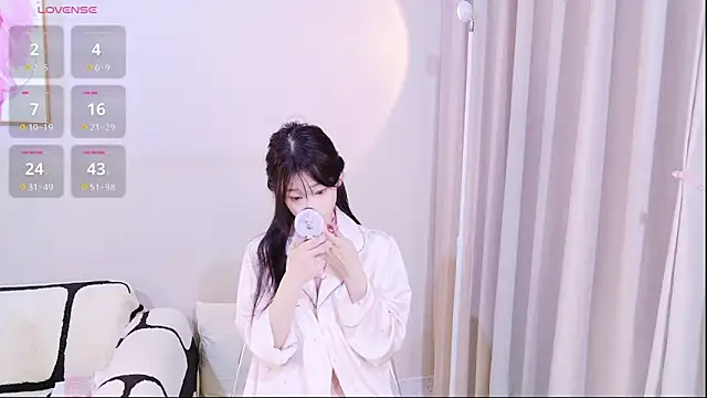 Snapshot of xiaoxi---n chatting on 11.22.25 xiaoxi---n online show from 11.22.25