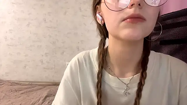 AliceStacy online show from 11.03.25