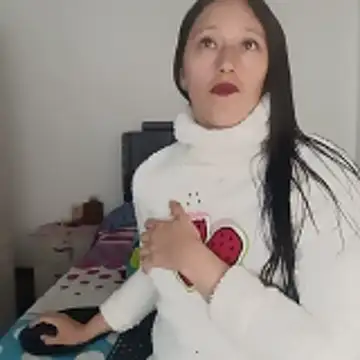 Snapshot of Sunshine_e chatting on 11.22.25 Sunshine e online show from 11.22.25