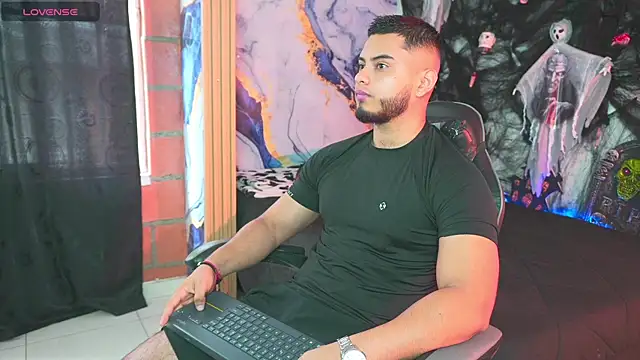 Tiler wolker online show from 10.26.25