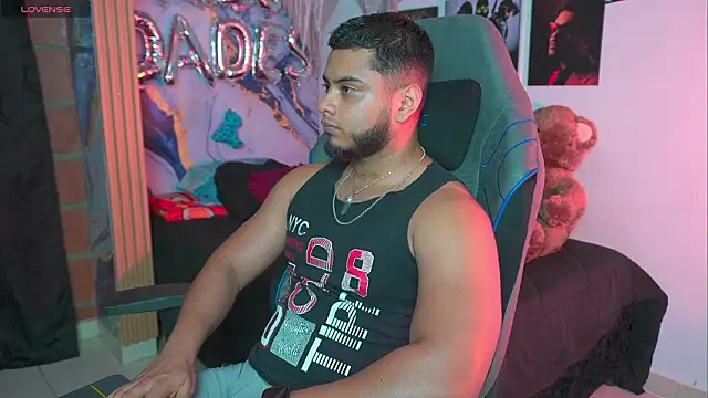 Tiler wolker online show from 03.22.26