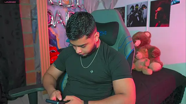 Tiler wolker online show from 04.22.26