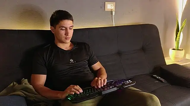 Snapshot of floy_king chatting on 10.26.25 floy king online show from 10.26.25