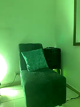 Chikihot69 online show from 10.28.25