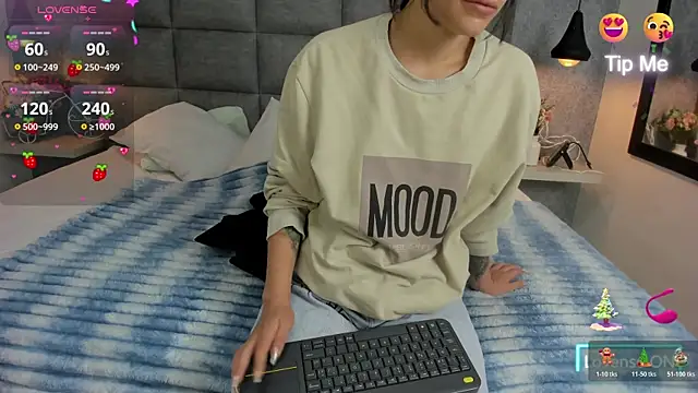 Luna Bella3 online show from 12.23.25