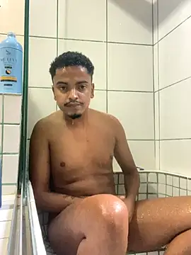 Snapshot of theboy18_ chatting on 10.25.25 theboy18  online show from 10.25.25