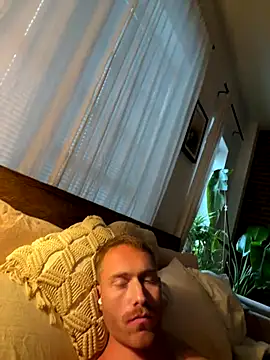 Snapshot of looker94 chatting on 10.25.25 looker94 online show from 10.25.25