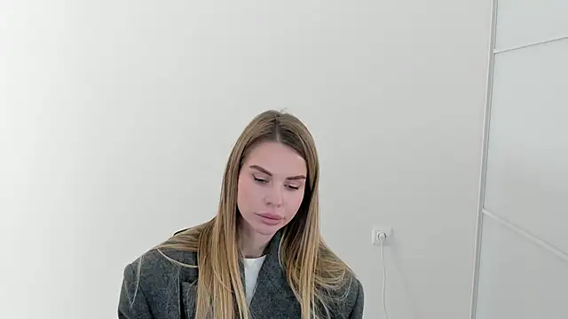 LinaBey online show from 11.15.25