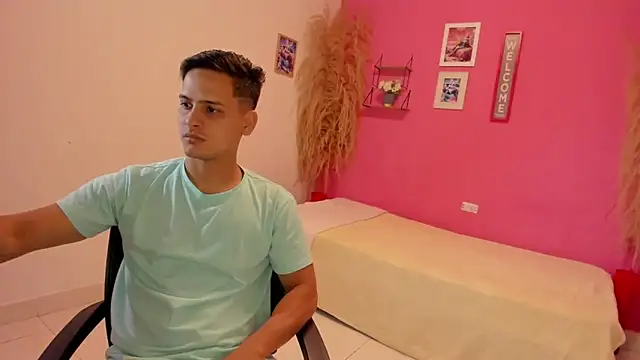 Snapshot of elmasmas01 chatting on 10.25.25 elmasmas01 online show from 10.25.25