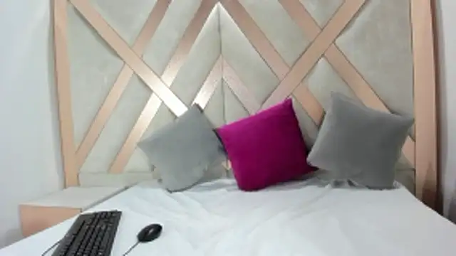 Cassandra Armani online show from 01.15.26