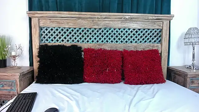 Cassandra Armani online show from 02.25.26