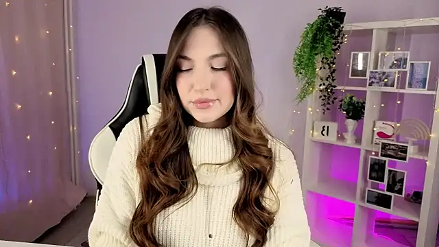 Snapshot of KylieCharm chatting on 10.27.25 KylieCharm online show from 10.27.25