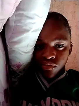 Blondecurv24 online show from 10.28.25