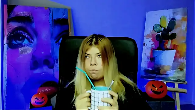 EvaDarc online show from 10.28.25