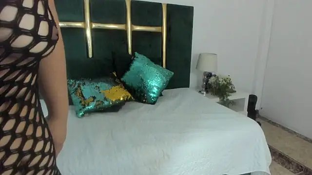 Snapshot of SeleniHot chatting on 10.29.25 SeleniHot online show from 10.29.25