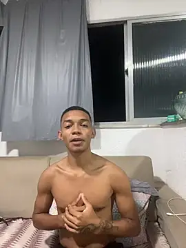 Snapshot of Novinho_sb7 chatting on 10.28.25 Novinho sb7 online show from 10.28.25