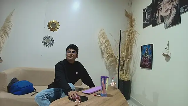 SexyAndresito22 online show from 11.05.25