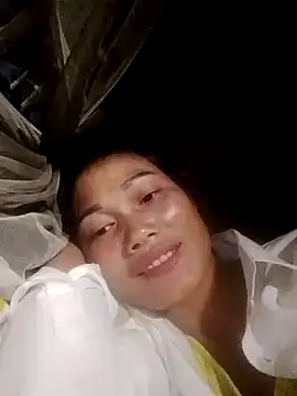 Snapshot of doggy-00 chatting on 10.28.25 doggy-00 online show from 10.28.25