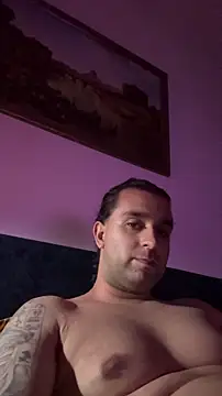 Snapshot of NNichox chatting on 10.27.25 NNichox online show from 10.27.25