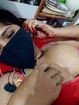 Snapshot of hot_couple_000 chatting on 10.28.25 hot couple 000 online show from 10.28.25