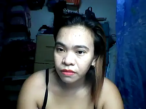 Snapshot of Honeyjean_30 chatting on 10.29.25 Honeyjean 30 online show from 10.29.25