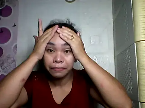 Snapshot of Honeyjean_30 chatting on 11.13.25 Honeyjean 30 online show from 11.13.25