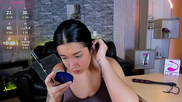 Amber Smitt19 online show from 11.25.25