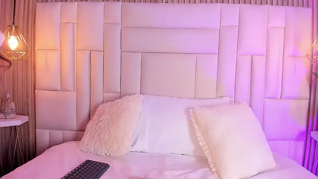 VenuzSofia online show from 04.15.26