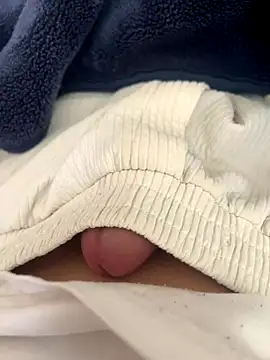 Snapshot of dehsetsikcii chatting on 11.17.25 dehsetsikcii online show from 11.17.25