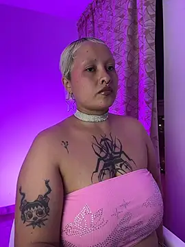 pinkbaddie777 online show from 11.26.25