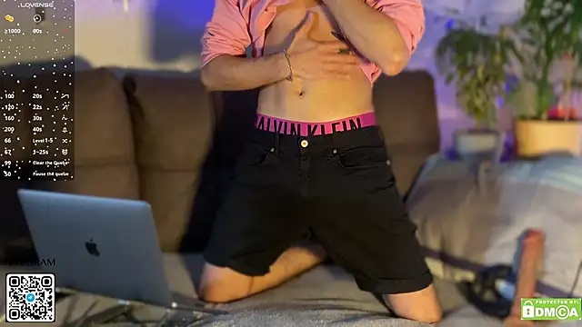 Snapshot of Kevin_Dooo chatting on 10.29.25 Kevin Dooo online show from 10.29.25