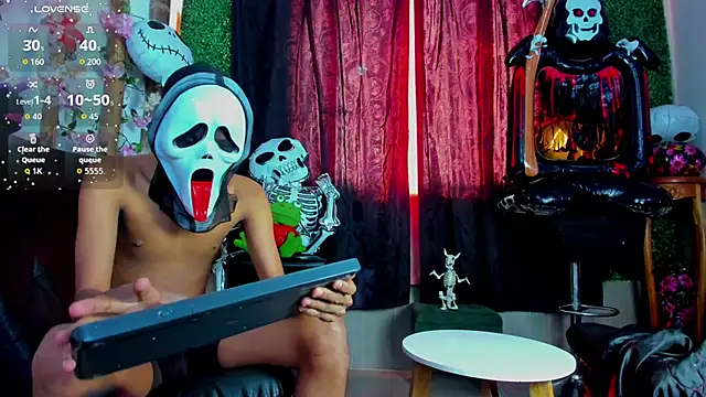 Snapshot of wild_best chatting on 10.28.25 wild best online show from 10.28.25