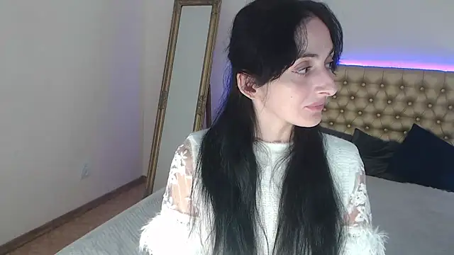 HayleyMills online show from 10.28.25