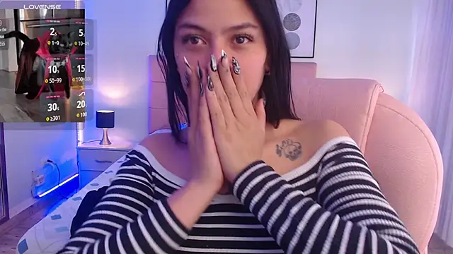 Snapshot of KikiVelvet chatting on 11.04.25 KikiVelvet online show from 11.04.25