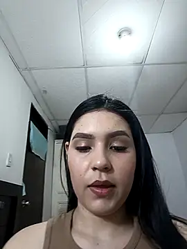 Snapshot of ambersoe chatting on 10.28.25 ambersoe online show from 10.28.25