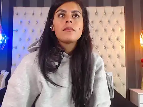 Camile Petite online show from 11.22.25