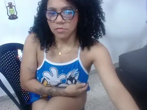 Snapshot of IsabellaMoretti_ chatting on 10.28.25 IsabellaMoretti  online show from 10.28.25