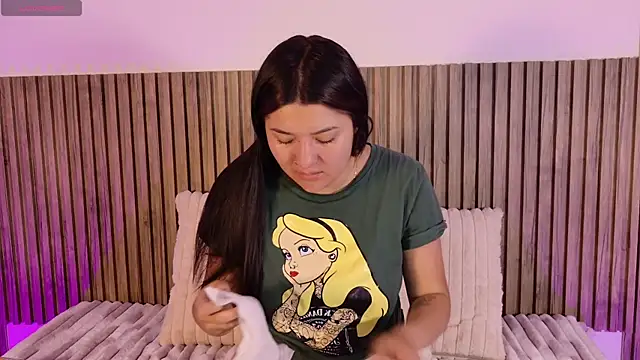 Snapshot of Maddy69a__ chatting on 10.31.25 Maddy69a online show from 10.31.25