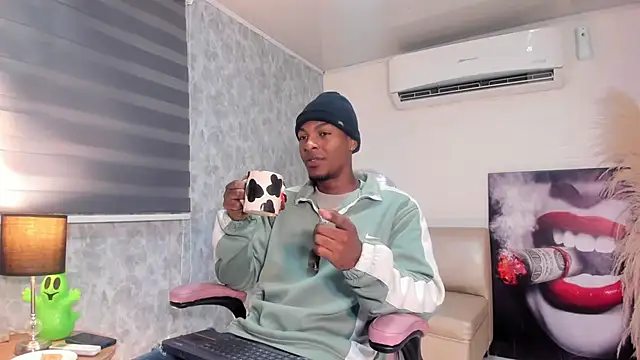 Snapshot of for_itan chatting on 11.13.25 for itan online show from 11.13.25