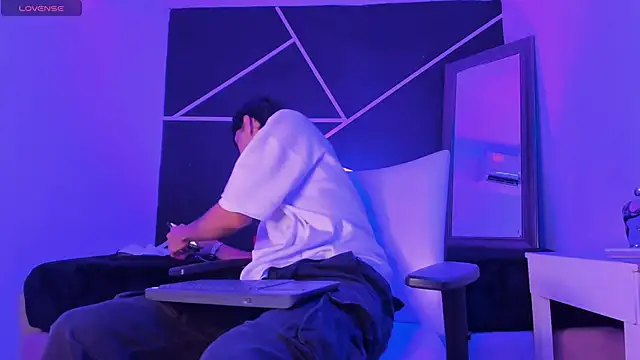 Snapshot of LIAM_STONNE_ chatting on 10.31.25 LIAM STONNE  online show from 10.31.25