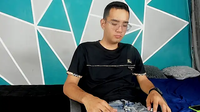 Snapshot of kenny_boy23 chatting on 10.28.25 kenny boy23 online show from 10.28.25